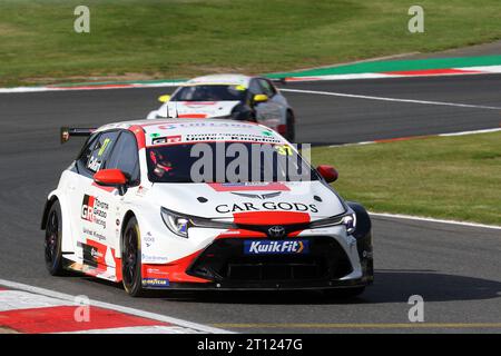 Ricky Collard - Toyota Gazoo Racing UK - fuhr Toyota Corolla GR Sport Nummer 37 im BTCC 2023 in Brands Hatch im Oktober 2023 Stockfoto