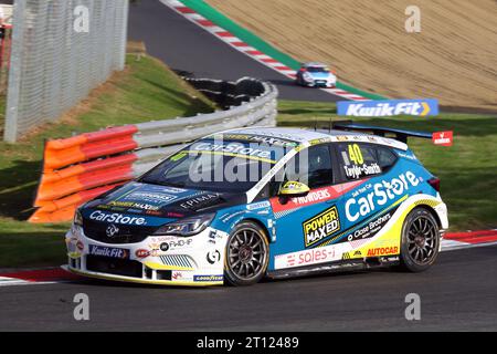 Aron Taylor-Smith – Carstore Power Maxed Racing – fuhr Vauxhall Astra Nummer 40 im BTCC 2023 in Brands Hatch im Oktober 2023 Stockfoto