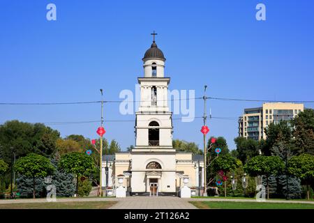 Der Glockenturm der östlich-orthodoxen Geburtskirche (1836) in Chisinau, Moldau Stockfoto