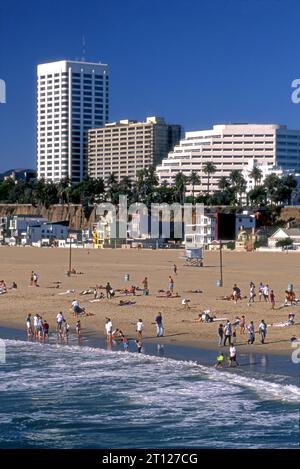 Santa Monica Beach und Skyline der Innenstadt, Santa Monica, Kalifornien Stockfoto