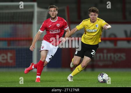 Barrow's Rory Feely in Aktion während der EFL Trophy Group, Einem Spiel zwischen Morecambe und Barrow in der Globe Arena, Morecambe am Dienstag, den 10. Oktober 2023. (Foto: Mark Fletcher | MI News) Credit: MI News & Sport /Alamy Live News Stockfoto