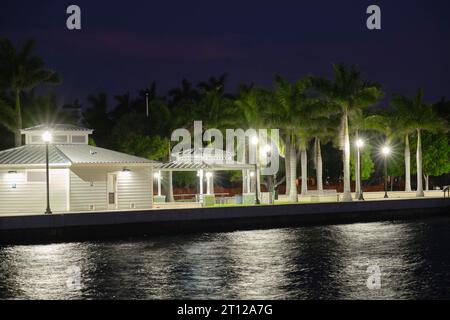 Öffentliche Toiletten am Harborwalk im Gilchrist Park in Punta Gorda, Florida Stockfoto