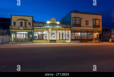 Dawson City, Yukon, Kanada – 5. Oktober 2023: Blick auf den Dawson City General Store in der Front Street Stockfoto