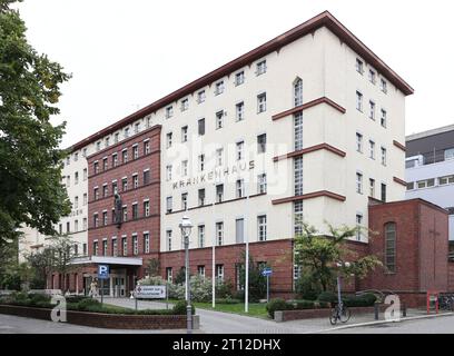 Berlin - Deutschland. Blick auf das St. Gertrauden-Krankenhaus in Wilmersdorf. *** 09 10 2023, Berlin, Deutschland. Oktober 2023. Ansicht des St. Gertrauden Krankenhauses in Wilmersdorf Credit: Imago/Alamy Live News Stockfoto