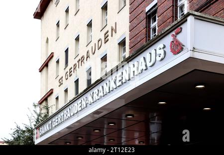 Berlin - Deutschland. Blick auf das St. Gertrauden-Krankenhaus in Wilmersdorf. *** 09 10 2023, Berlin, Deutschland. Oktober 2023. Ansicht des St. Gertrauden Krankenhauses in Wilmersdorf Credit: Imago/Alamy Live News Stockfoto