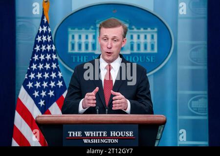 Washington, Usa. Oktober 2023. Der nationale Sicherheitsberater Jake Sullivan antwortet auf eine Frage der Nachrichtenmedien während des täglichen Pressebriefings im Weißen Haus in Washington, DC, USA, am 10. Oktober 2023. Sullivan antwortete auf Fragen, die Präsident Biden zu den Terroranschlägen auf Israel äußerte. Foto: Shawn Thew/UPI Credit: UPI/Alamy Live News Stockfoto