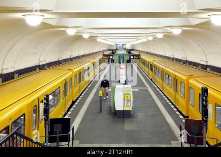 REKORDDATUM NICHT ANGEGEBEN 30.09.2023, Berlin - Deutschland. U-Bahnhof Platz der Luftbrücke. *** 30 09 2023, Berlin Deutschland U Station Platz der Luftbrücke Credit: Imago/Alamy Live News Stockfoto