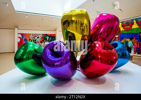 Guggenheim Museum, Architekt Frank Gehry, Innenansicht, Künstler Jeff Koons, Bilbao, Baskenland, Spanien Stockfoto