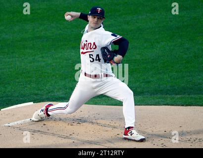 Minneapolis, Usa. Oktober 2023. Minnesota Twins Starting Pitcher Sonny Gray wirft im ersten Inning gegen die Houston Astros im dritten Spiel einer MLB American League Division Series im Target Field in Minneapolis am Dienstag, den 10. Oktober 2023. Foto: Craig Lassig/UPI Credit: UPI/Alamy Live News Stockfoto