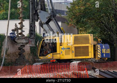 Gelber Rammbohren Liebherr LRB 125 auf Baustelle Stockfoto