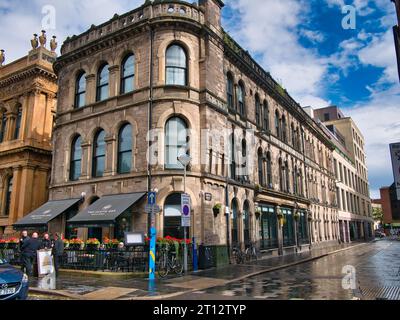 Das Cloth Ear befindet sich in den Ulster-Gebäuden an der Ecke Waring Street und Skipper Street in Belfast, Nordirland, Großbritannien. Stockfoto