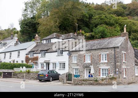 September 2023 Polperro Village Ferienhäuser aus Stein in diesem kornischen Dorf, Cornwall, England, Großbritannien Stockfoto