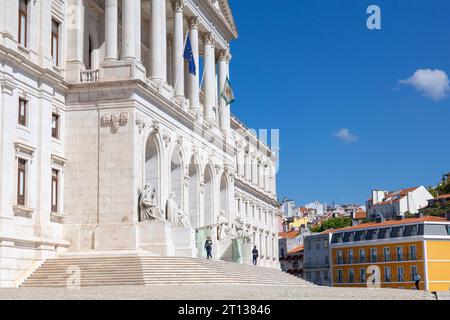 Lisboa, Portugal - 19.09.2023: Fassade des Palastes Sao Bento (Palacio de Sao Bento) Gebäude des portugiesischen Parlaments (Parlamento de Portugal) Stockfoto