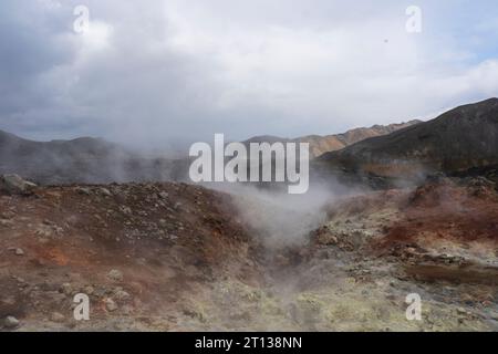 Landmannalaugar, ein Ort im isländischen Fjallabak Naturreservat in den Highlands. Das Gebiet ist vor allem für seine natürlichen geothermischen heißen Quellen bekannt. Stockfoto