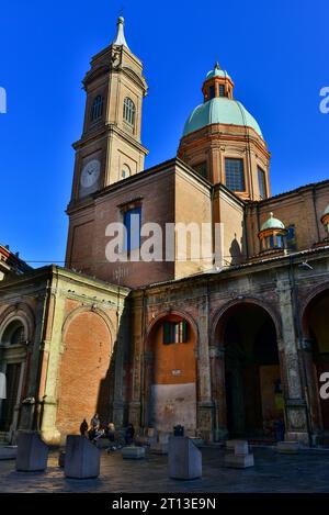 Kirche der Heiligen Bartholomäus und Cajetan an einem sonnigen Tag im Winter. Bologna, Italien, Dezember 2017 Stockfoto