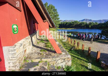 Senior Trekking Gruppe, Bassa d'Oles, Montcorbison, Aran-Tal, Provinz Lérida, Spanien Stockfoto