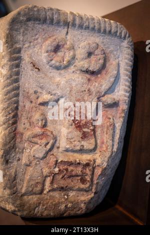 Hispano-römische ara taurobolica, Sandstein, SOS del Rey Catolico, Museum von Navarra, Pamplona, Navarra, Spanien Stockfoto