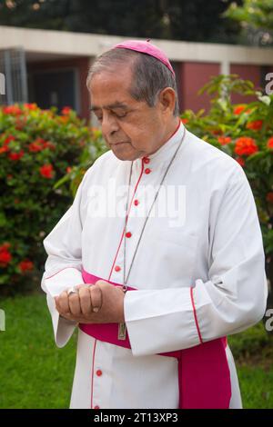 Bischof Theotonius Gomes, geboren am 9. April 1939, seine Einsetzung als Weihbischof von Dhaka erfolgte am 28. Mai 1996. Er war Bischof der Diözese Dinajpur. Stockfoto