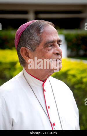 Bischof Theotonius Gomes, geboren am 9. April 1939, seine Einsetzung als Weihbischof von Dhaka erfolgte am 28. Mai 1996. Er war Bischof der Diözese Dinajpur. Stockfoto