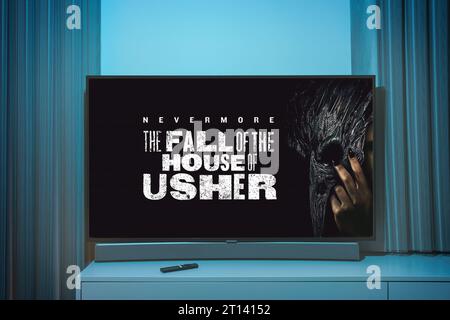 Neues Netflix TV Show the Fall of the House of Usher auf dem Fernsehbildschirm Stockfoto