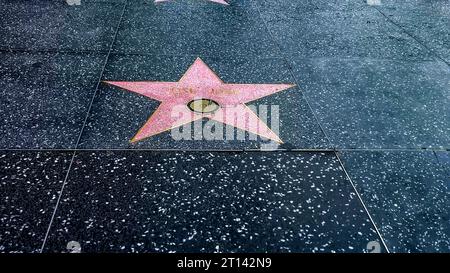 Los Angeles, Kalifornien, USA; 6. Oktober 2023: Ein Star auf dem Walk of Fame in Los Angeles, das Symbol dieses Stars ist ein Musikalbum. Stockfoto