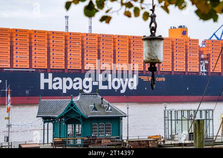 Das zur Zeit größte unter deutscher Flagge fahrende Schiff Containerschiff Berlin Express der Reederei Hapag-Lloyd liegt auf der Elbe in Hamburg am Hamburger Containerterminal Burchardkai CTB-IMO 9540118, MMSI 211119000Das zur Zeit größte unter deutscher Flagge fahrende Schiff Containerschiff Berlin Express der Reederei Hapag-Lloyd liegt auf der Elbe in Hamburg am Hamburger Containerterminal Burchardkai CTB-IMO 9540118, MMSI 211119000, *** das derzeit größte unter deutscher Flagge fahrende Containerschiff Berlin Express der Reederei Hapag Lloyd liegt an der Hamburger Hamb an der Elbe Stockfoto