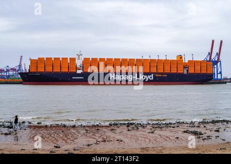 Das zur Zeit größte unter deutscher Flagge fahrende Schiff Containerschiff Berlin Express der Reederei Hapag-Lloyd liegt auf der Elbe in Hamburg am Hamburger Containerterminal Burchardkai CTB-IMO 9540118, MMSI 211119000Das zur Zeit größte unter deutscher Flagge fahrende Schiff Containerschiff Berlin Express der Reederei Hapag-Lloyd liegt auf der Elbe in Hamburg am Hamburger Containerterminal Burchardkai CTB-IMO 9540118, MMSI 211119000, *** das derzeit größte unter deutscher Flagge fahrende Containerschiff Berlin Express der Reederei Hapag Lloyd liegt an der Hamburger Hamb an der Elbe Stockfoto