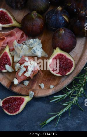 Feigen Käse mit Schimmel und Marmelade Stockfoto