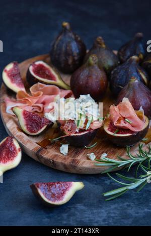 Feigen Käse mit Schimmel und Marmelade Stockfoto
