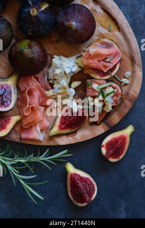 Feigen Käse mit Schimmel und Marmelade Stockfoto