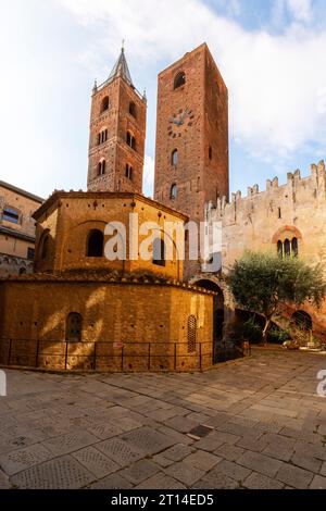 Das Albenga Baptisterium ist ein sehr wichtiges Denkmal aus dem 5. Jahrhundert, das sich in der Nähe der Kathedrale St. Michael Archange befindet. Ligurien, Italien. Stockfoto