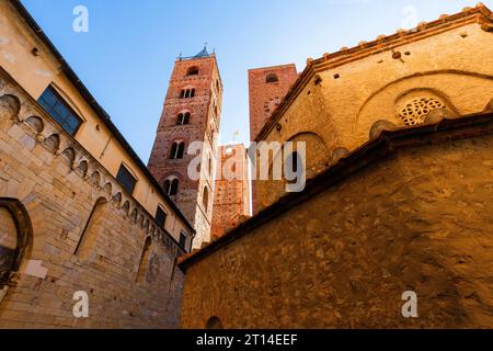 Das Albenga Baptisterium ist ein sehr wichtiges Denkmal aus dem 5. Jahrhundert, das sich in der Nähe der Kathedrale St. Michael Archange befindet. Ligurien, Italien. Stockfoto