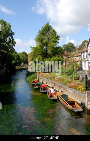 Mieten Sie Punts in malerischer Umgebung, River Great Stour, Canterbury, Kent Stockfoto