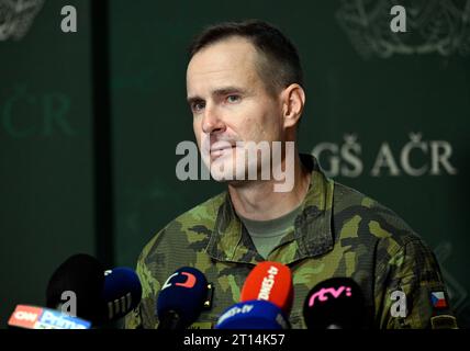 Prag, Tschechische Republik. Oktober 2023. Stabschef Karel Rehka hält Pressekonferenz nach dreitägigem Treffen der V4-Stabschefs mit der Ukraine über Konflikte in der Ukraine und weitere militärische Unterstützung, tschechische militärische Prioritäten während der V4-Präsidentschaft, in Prag, Tschechische Republik, 11. Oktober 2023. Quelle: Katerina Sulova/CTK Photo/Alamy Live News Stockfoto