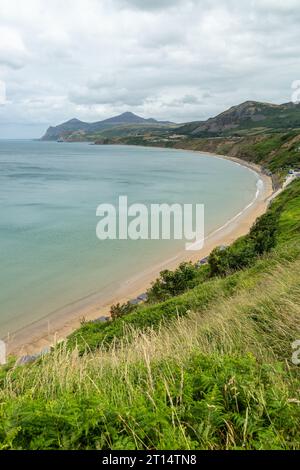 Blick nach Osten entlang des Strandes von Porth Nefyn, Llyn Peninsula, Gwynedd, Wales Stockfoto