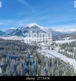 Winterlicher Blick über die Region rund um die Ehrwalder Alm bei Ehrwald in Tirol Stockfoto