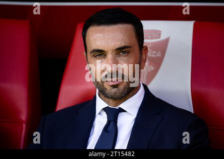 Raffaele Palladino, Cheftrainer des AC Monza, sieht sich vor dem Fußballspiel der Serie A zwischen AC Monza und US Salernitana an. Stockfoto