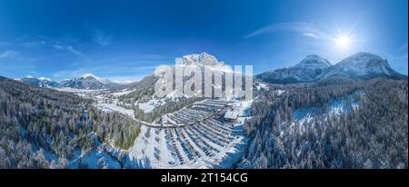 Winterlicher Blick über die Region rund um die Ehrwalder Alm bei Ehrwald in Tirol Stockfoto