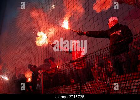 KOPENHAGEN, DÄNEMARK - 3. OKTOBER: Ultras-Fans von Bayern München setzten sich während des UEFA Champions League-Spiels zwischen FC Kopenhagen und FC Bay auf Stockfoto
