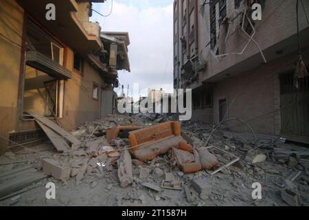 Gaza. Oktober 2023. Dieses Foto vom 11. Oktober 2023 zeigt zerstörte Gebäude nach einem israelischen Luftangriff in Rafah im südlichen Gazastreifen. Quelle: Khaled Omar/Xinhua/Alamy Live News Stockfoto