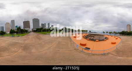 360 Grad Panorama Ansicht von Miami, FL, USA - 6. Oktober 2023: 360 gleichwertiges Foto Bayside Bayfront Park