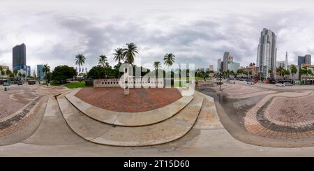 360 Grad Panorama Ansicht von Miami, FL, USA - 6. Oktober 2023: 360 gleicheckige Foto-Fackel der Freundschaft