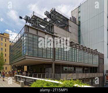 Das Diller-von Furstenberg Building, neben dem Whitney Museum of American Art, ist der Hauptsitz des High Line Parks von New York City. Stockfoto