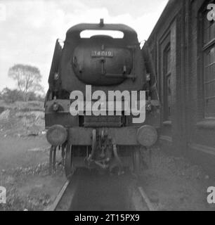 34018 und andere bei Basingstoke 1965-67 Stockfoto