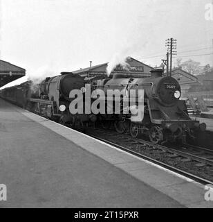 34018 und andere bei Basingstoke 1965-67 Stockfoto