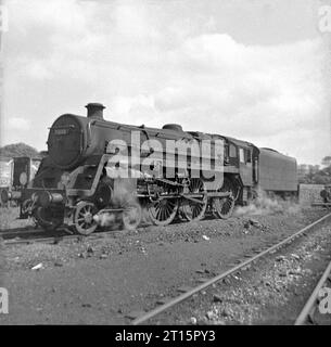 34018 und andere bei Basingstoke 1965-67 Stockfoto