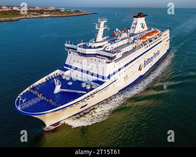 Bretagne ist eine Kanalfähre, die von Brittany Ferries zwischen Portsmouth und St. Malo betrieben wird. Stockfoto