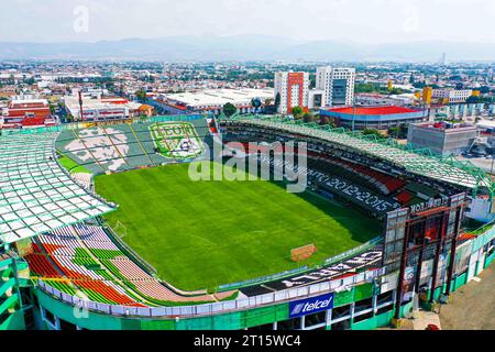 León-Stadion, Club León-Fußballstadion, aus der Vogelperspektive auf die Stadt León im Bundesstaat Guanajuato, Mexiko. Mexikanische Profi-Fußballmannschaft aus der Stadt León in der mexikanischen Bajío spielt in der 1. Liga MX mexikanischen Liga. CHARLY, FOX SPORTS (© Foto Luis Gutierrez von NortePhoto.com) estadio León, Estadio de futbol del Club León , vista aerea de la ciudad de León en el estado de Guanajuato, Mexiko. Quipo de fútbol profesional de México de la ciudad de León, del Bajío mexicano, Stockfoto