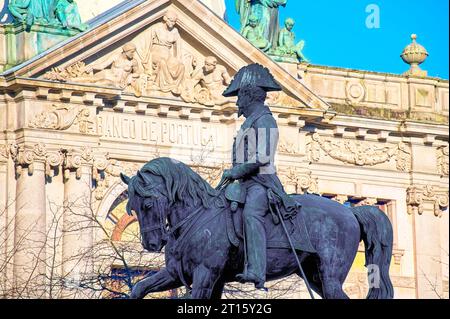 Reiterstatue von Dom Pedro IV auf dem Platz oder der Praca Liberdade. Historisches Denkmal in der Altstadt. Stockfoto