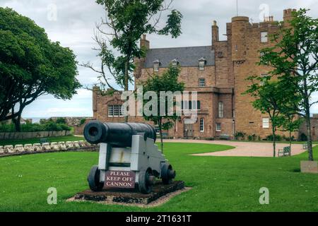 Die königliche Burg von Mey, die der verstorbenen Königin Mutter in der Nähe von Thurso, Caithness, Schottland gehörte. Stockfoto